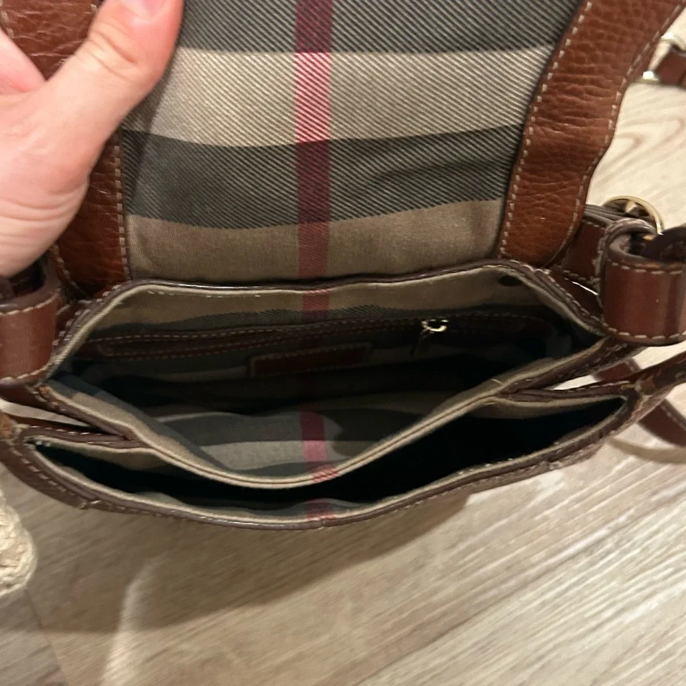 Burberry Leather Crossbody Saddle Bag Purse - Picture 11 of 16